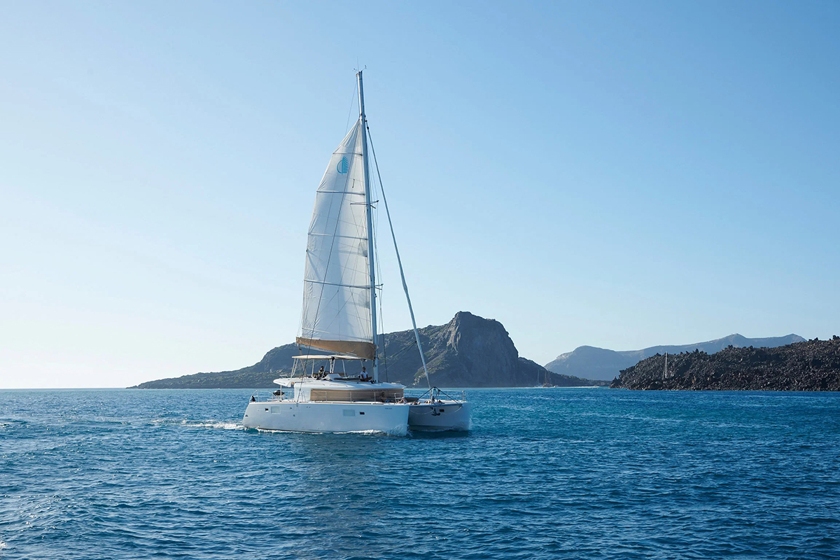 catamaran santorini